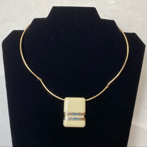 Vintage Mod Avon Necklace Choker Goldtone & Cream - Picture 1 of 3